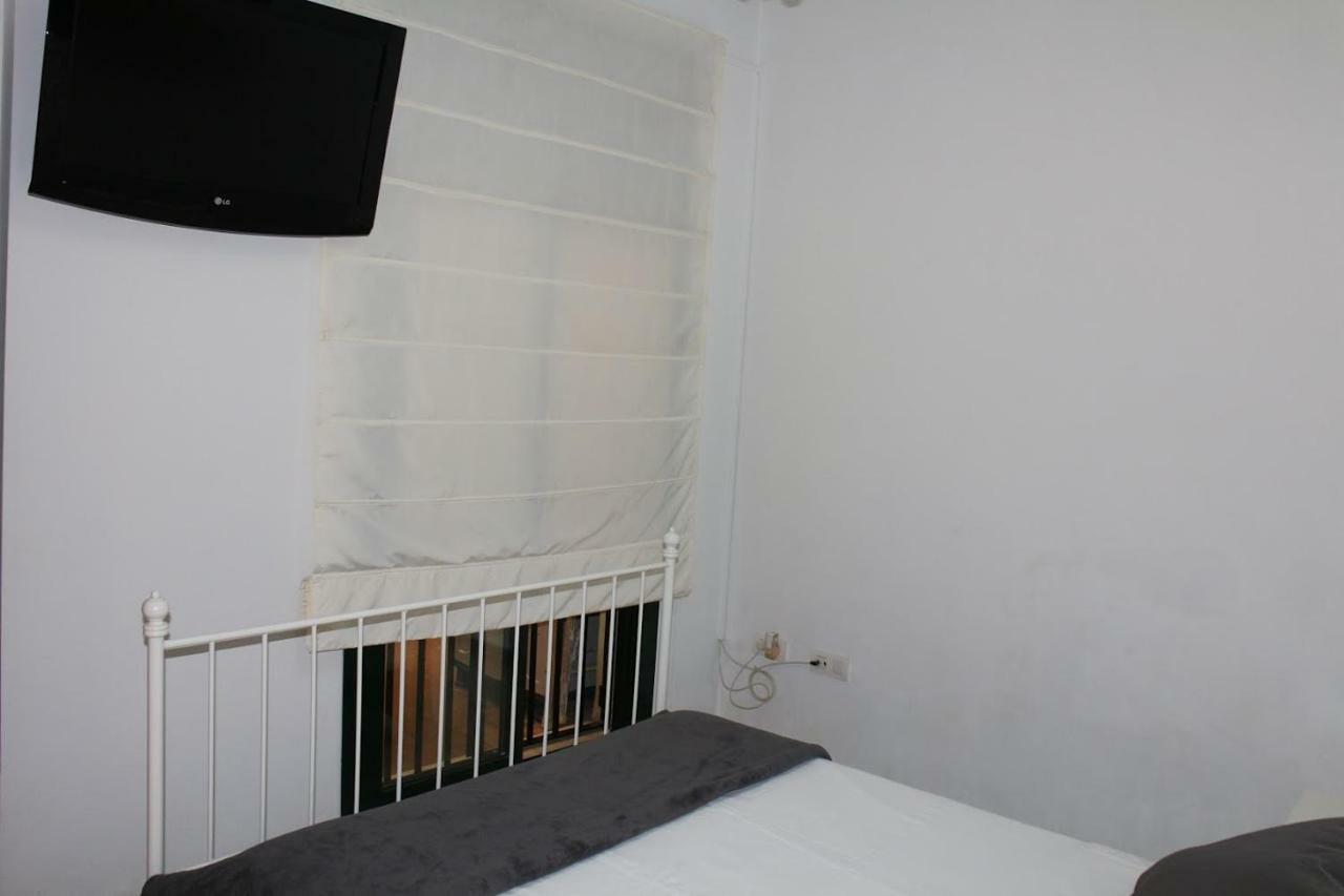 Apartamentos Rg Triana, Calle Castilla Con Patio Sewilla Zewnętrze zdjęcie