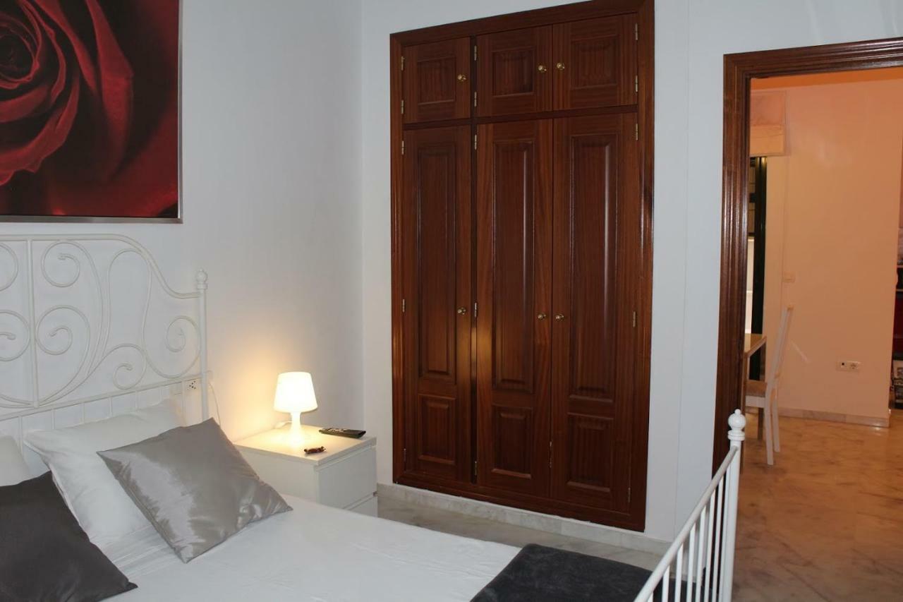 Apartamentos Rg Triana, Calle Castilla Con Patio Sewilla Zewnętrze zdjęcie
